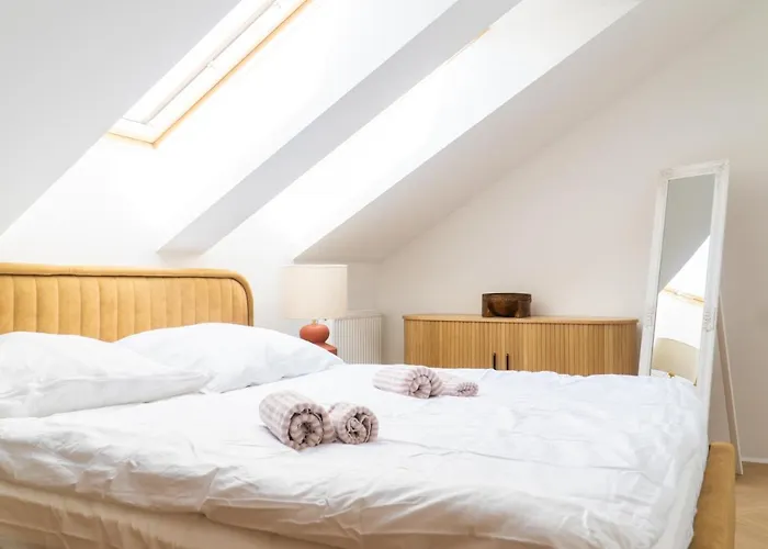 Old Town Gem Designer Apartment - Centre Location - Families - Remote Work